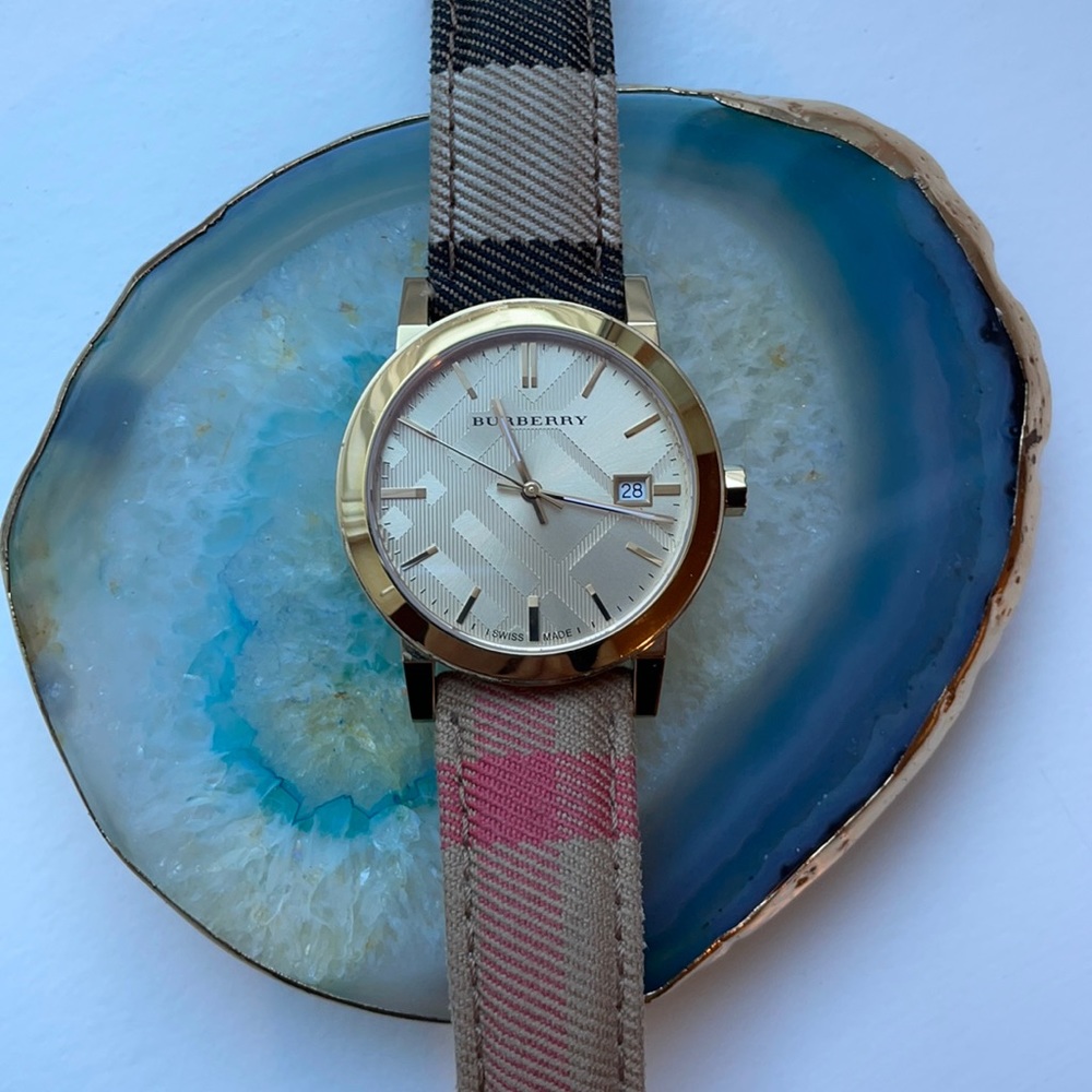 Burberry Housecheck Women's Fabric Strap 34mm Bu9041 Watch (used)